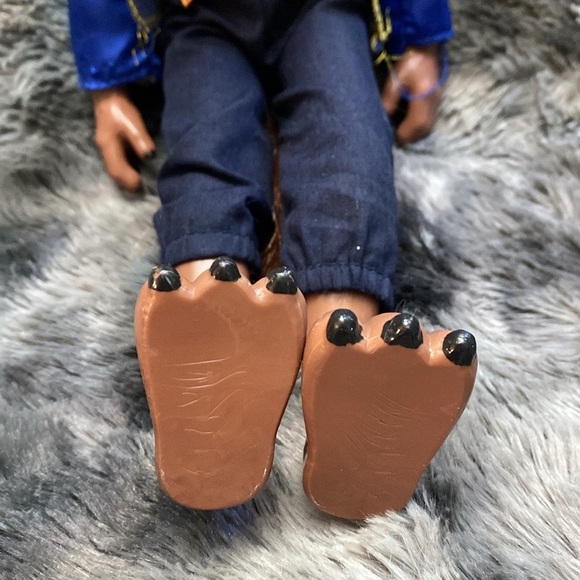 Disney Store Beast Classic Doll 12"
From Beauty And The Beast - Picture 10 of 16